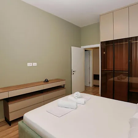 Luxury Square 21 *